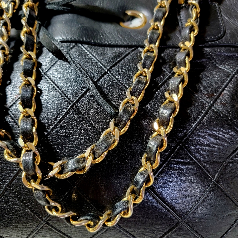 Vintage CHANEL Quilted Black Lambskin Leather Tote Bag - Picture 4 of 12